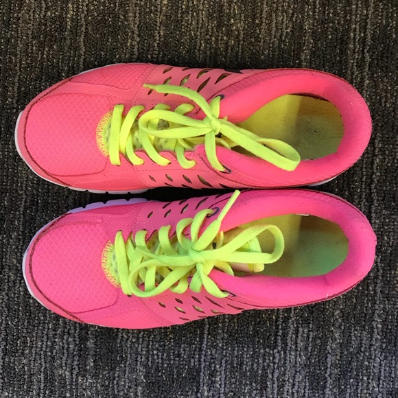 Nike - Picture 2 of 4